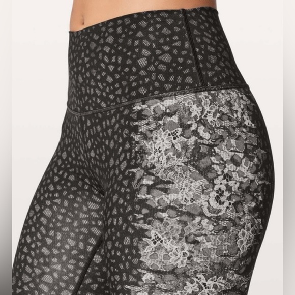 🆕 Lululemon Wunder Under Hi-Rise Leggings
Overlace Ice Grey Black - Picture 3 of 9